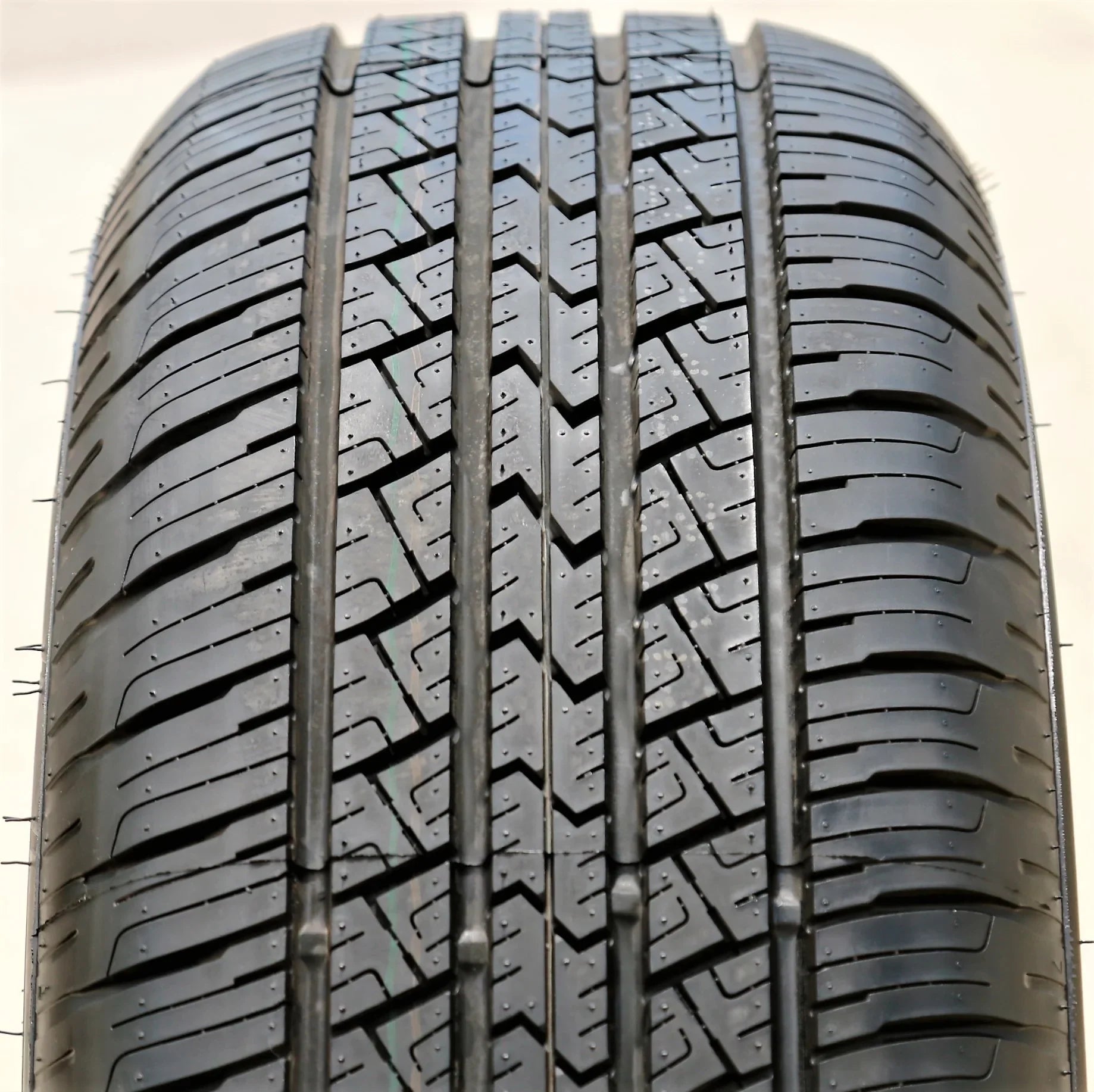 Set of 4 ()  Radial Savero  265/75R16 114T / All Season Tires