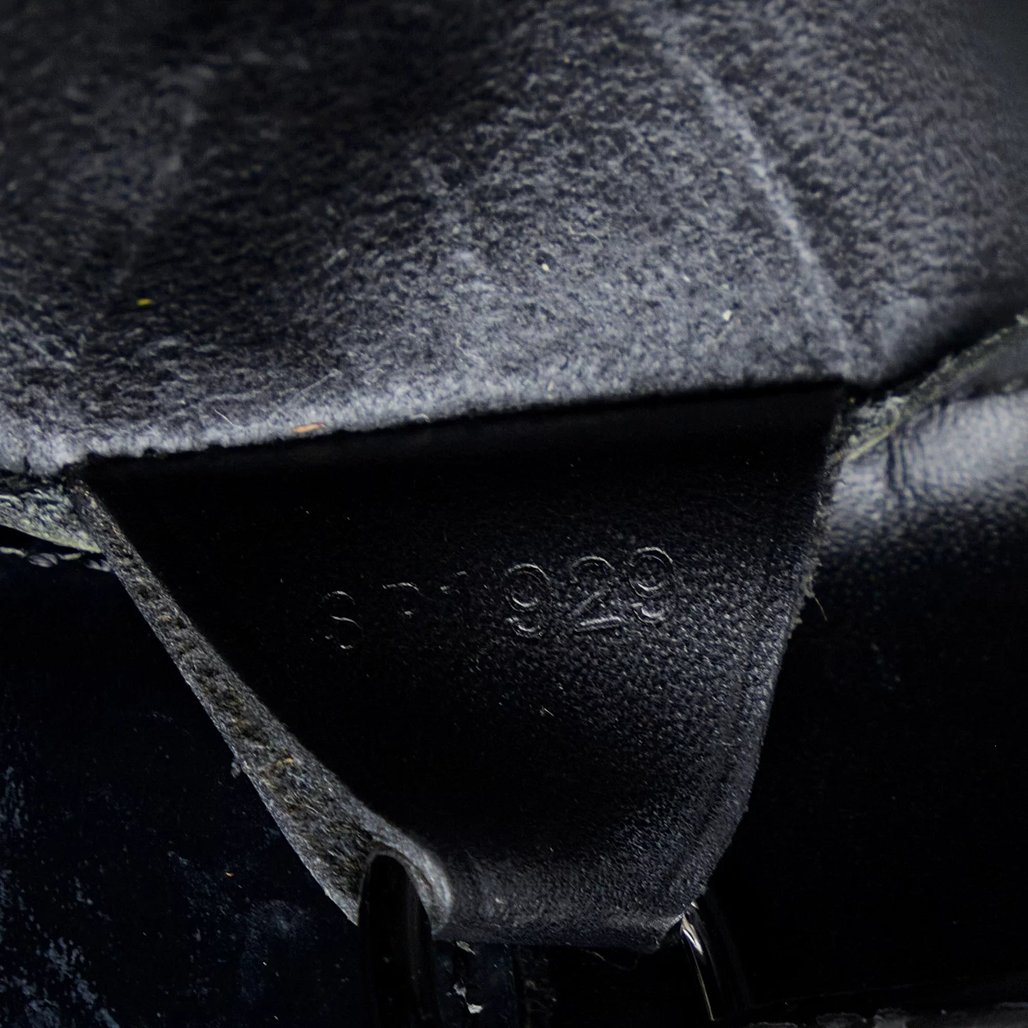 Pre-Owned Authenticated Louis Vuitton Epi Sac Verseau Leather Black Shoulder Bag Unisex (Fair)