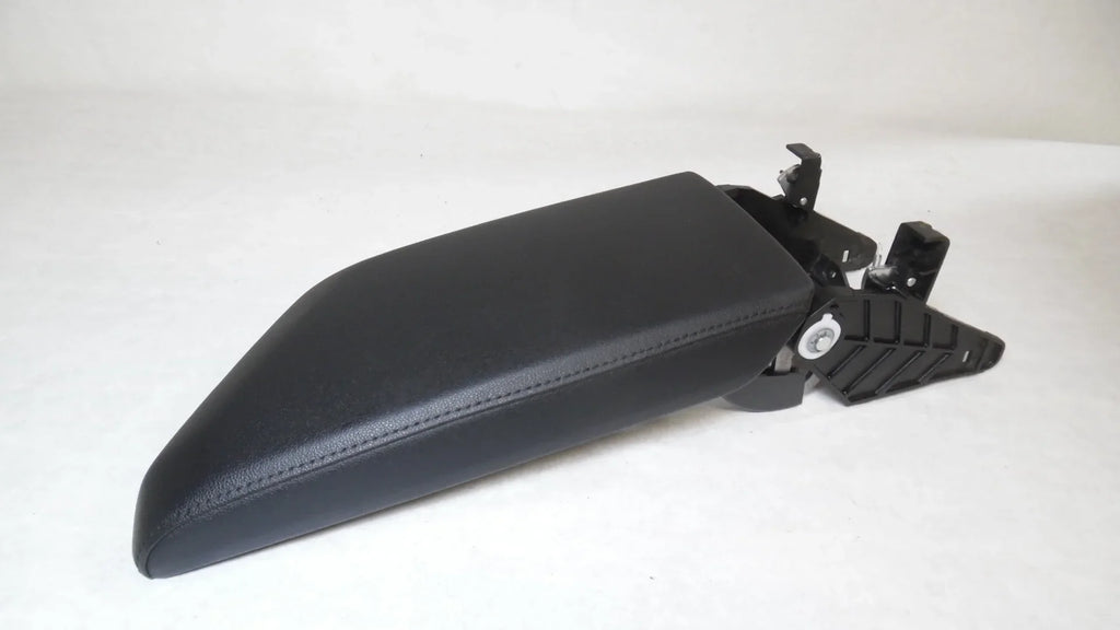 Pre-Owned 2019 2020 2021 Volkswagen Jetta Center Floor Console Lid Armrest Black  (Good)