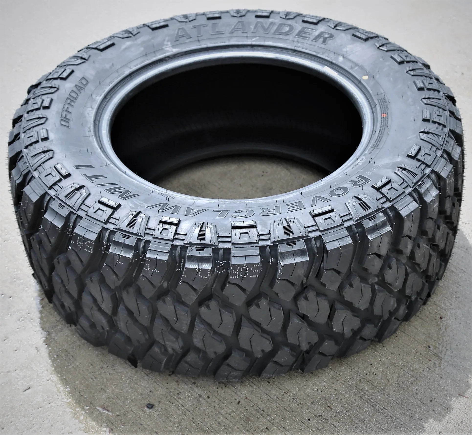 Atlander Roverclaw /   305/70R17 Load  10 Ply  Mud Tire