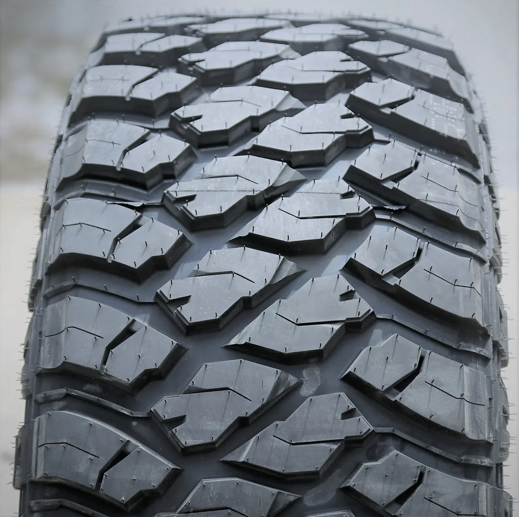 Atlander Roverclaw /   305/70R17 Load  10 Ply  Mud Tire
