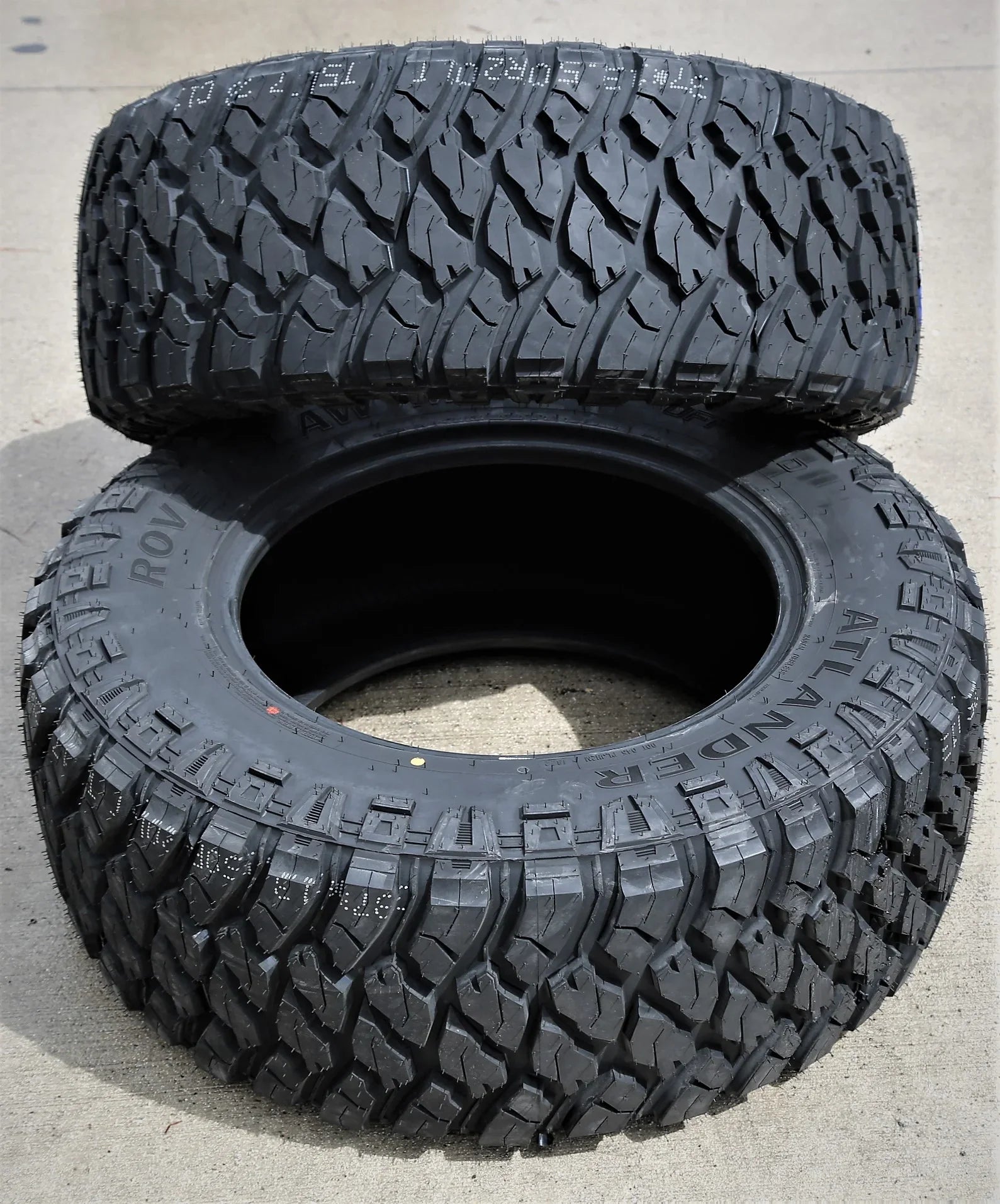 Atlander Roverclaw /   305/70R17 Load  10 Ply  Mud Tire