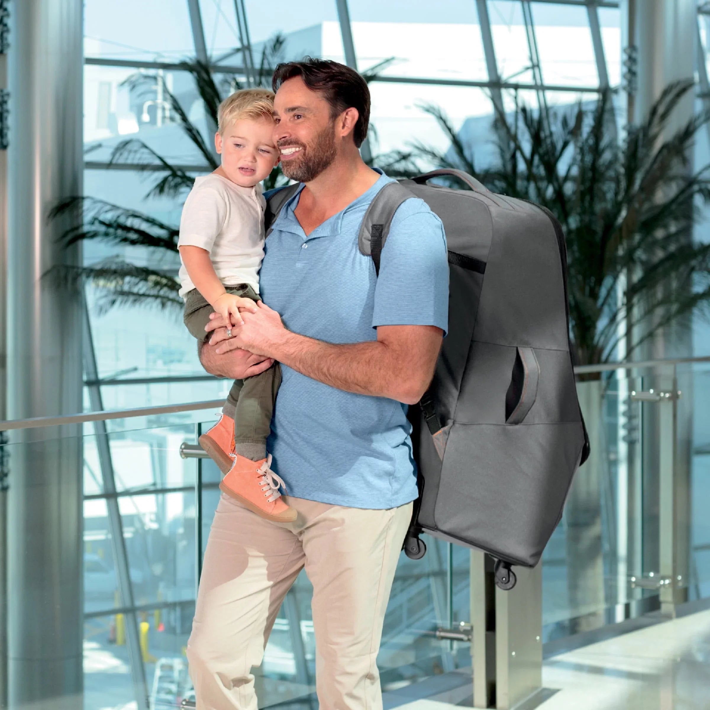 Chicco Car Seat Travel Bag with Spinner Wheels and Backpack Straps - Anthracite (Grey)