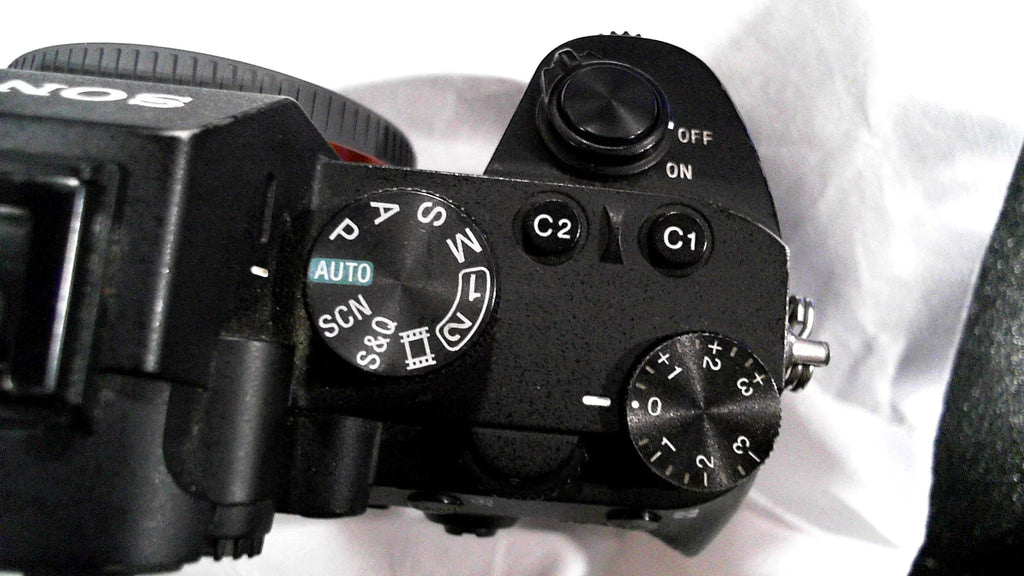 Sony a7  Full-Frame Mirrorless Interchangeable-Lens Camera Optical with 3-Inch , Black (/)