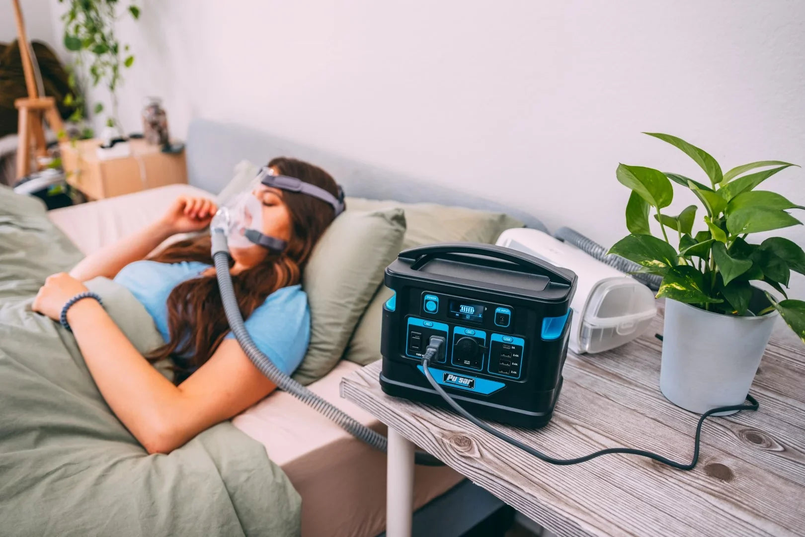 Pulsar 500 Watt Lithium-Ion Portable Power Station with  Display and Wireless Charging Pad (518Wh Capacity)